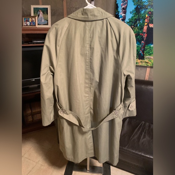 Vintage men’s trench with zip out lining. Fits large. Excellent condition. - Picture 3 of 7